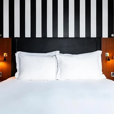 Hotel Radisson Blu Champs-elysées,