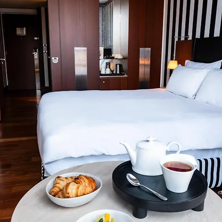 Hotel Radisson Blu Champs-elysées, 5*