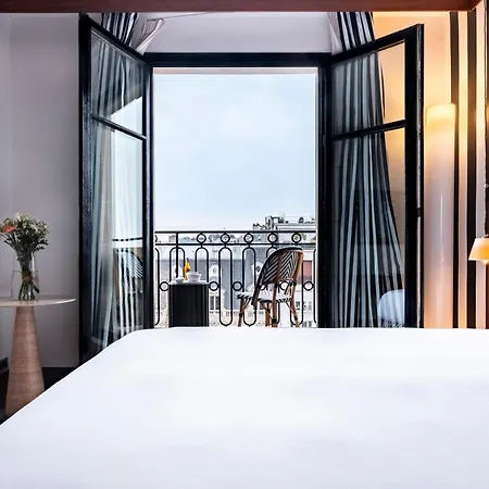 Hotel Radisson Blu Champs-elysées, París