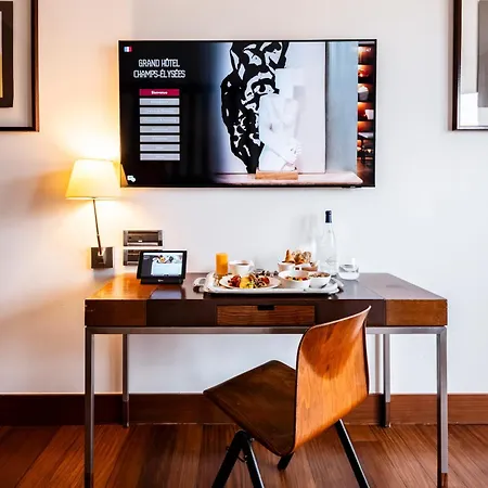 Radisson Blu Champs-elysées, 5*