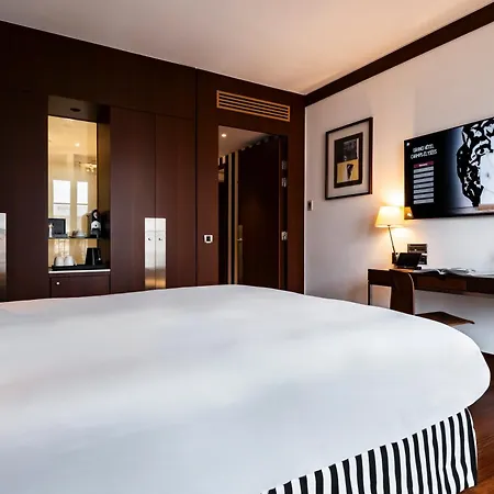Hotel Radisson Blu Champs-elysées, 5*