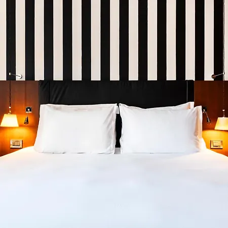 Hotel Radisson Blu Champs-elysées, 5*