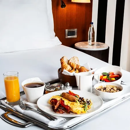 Hotel Radisson Blu Champs-elysées, 5*