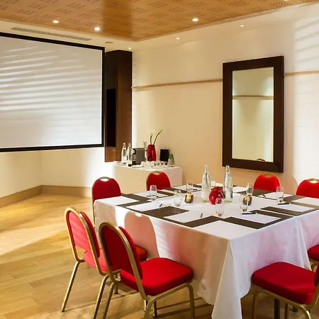 Hotel Radisson Blu Champs-elysées, 5*