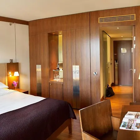 Radisson Blu Champs-elysées, Hotel Parigi